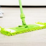 Dokonale čisté podlahy beze šmouh: použijte tento praktický trik