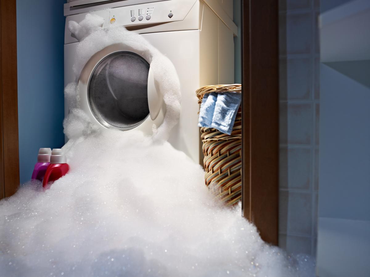 Šampon do pračky nelijte - pěna bude vystupovat odevšad / foto depositphotos.com